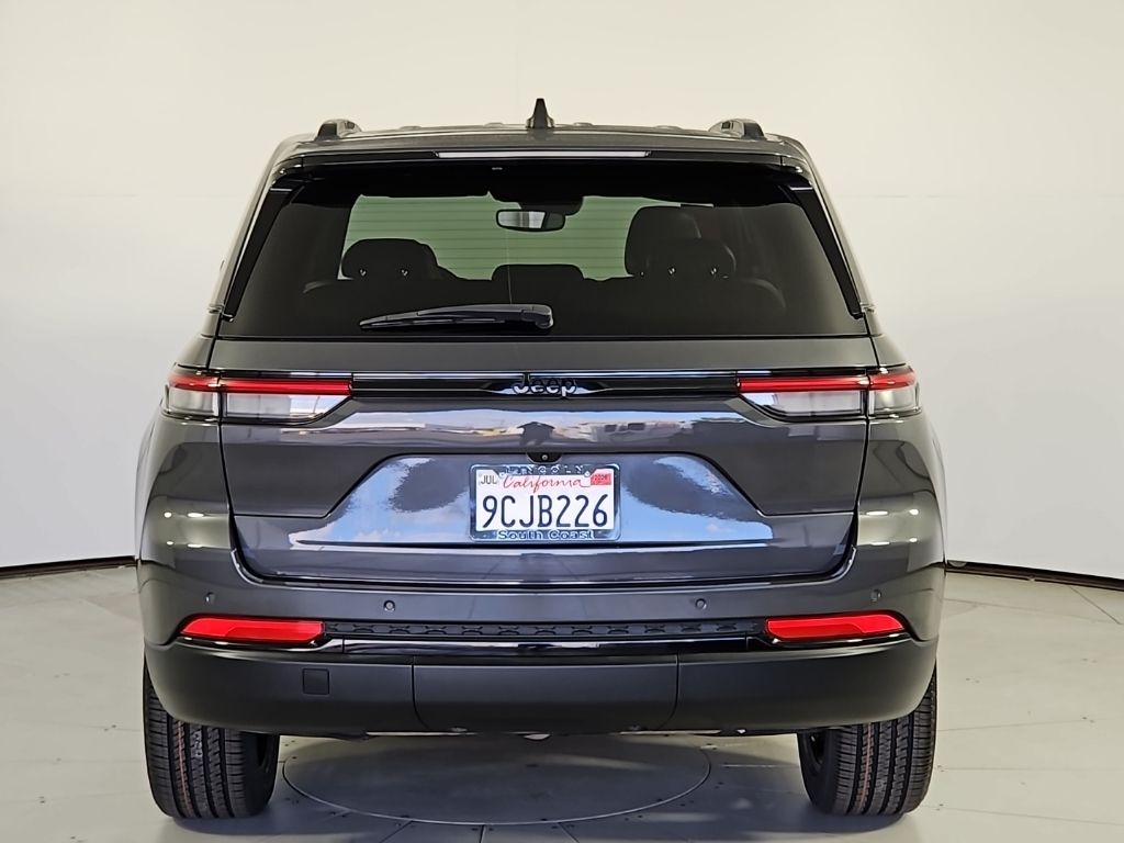 Thumbnail: 2022 Jeep Grand Cherokee - 8