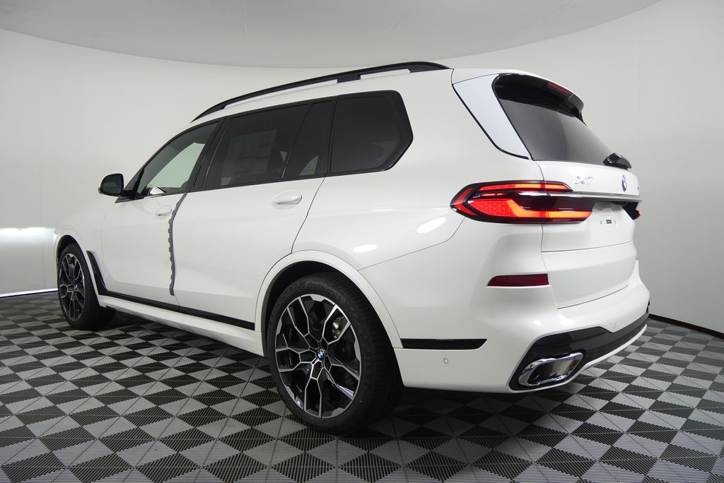 Thumbnail: 2026 BMW X7 - 5