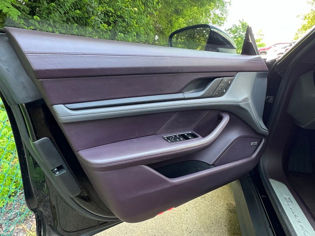 2022 Porsche Taycan 4S photo