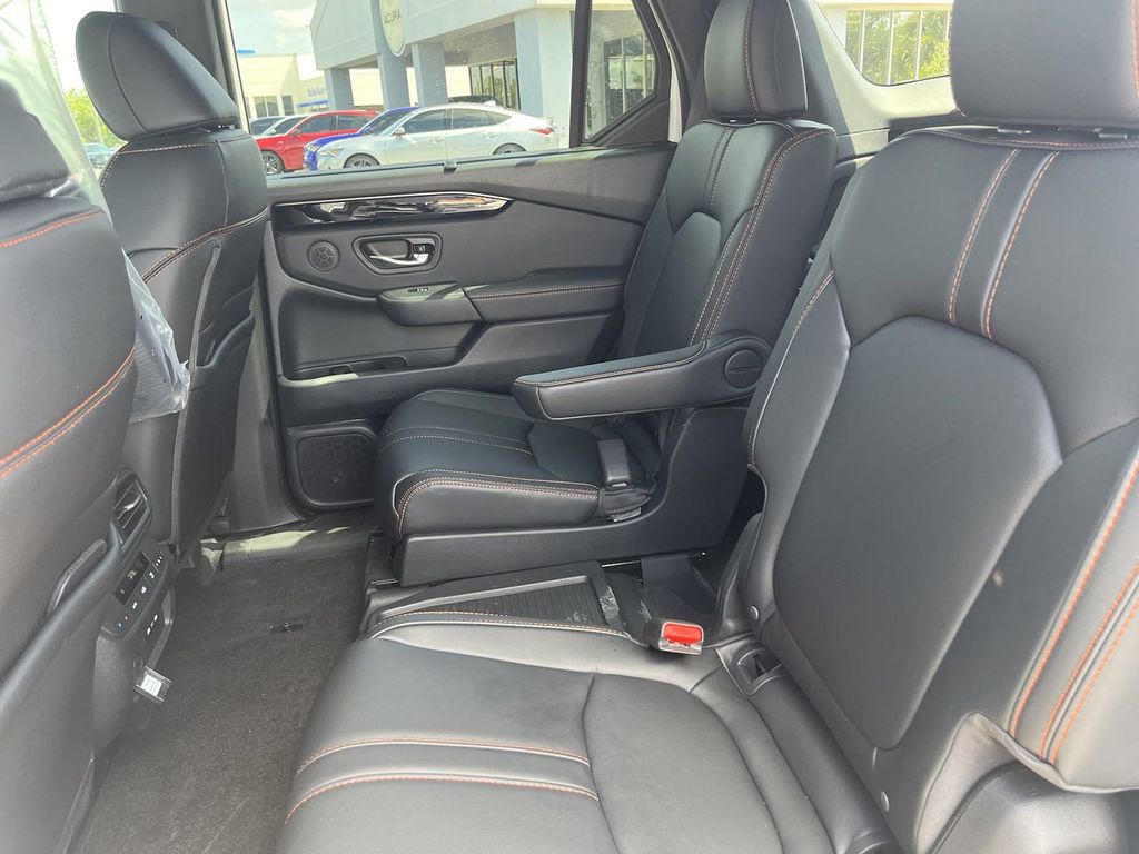 new 2025 Honda Pilot car, priced at $49,296