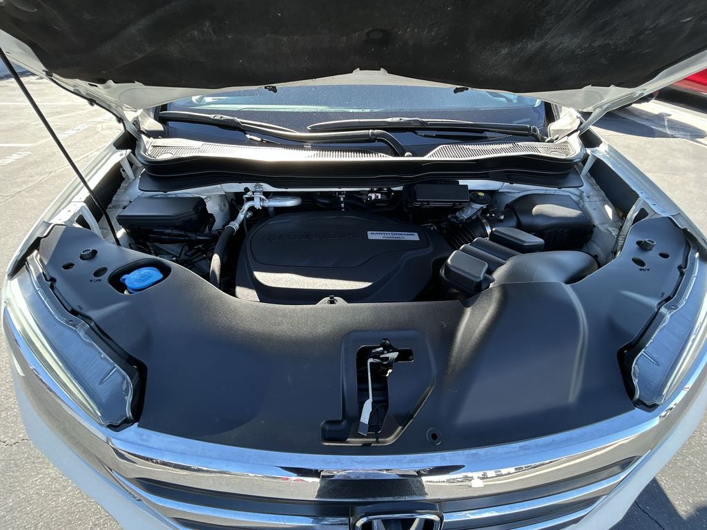 Thumbnail: 2017 Honda Pilot - 27