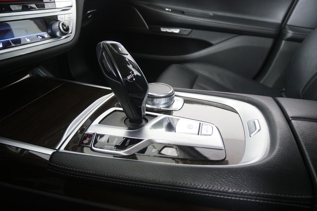 Thumbnail: 2018 BMW 7 Series - 24