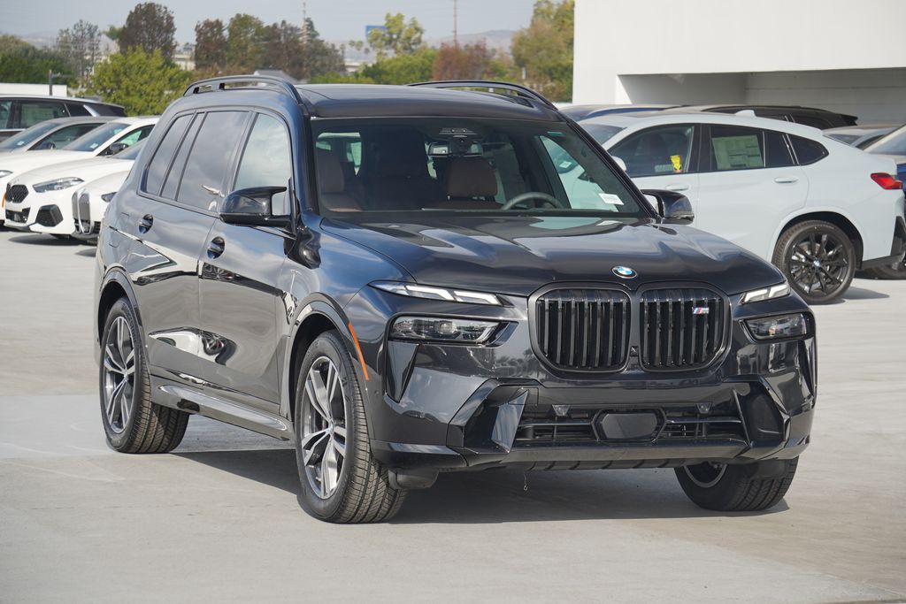 2025 BMW X7 M60i 3