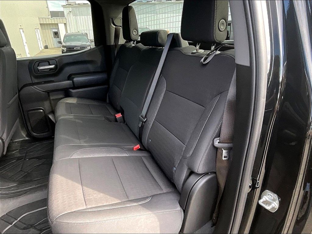 2025 Chevrolet Silverado 1500 — photo 15