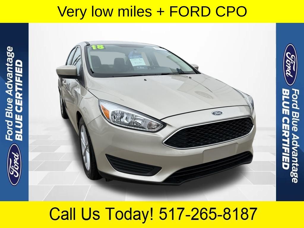 White Gold Metallic 2018 Ford Focus SE Sedan Front-Wheel Drive 6-Speed Automatic
