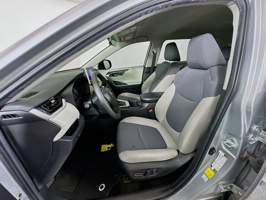 Thumbnail: 2023 Toyota RAV4 - 21