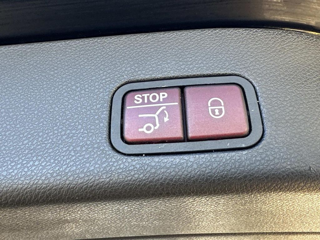 Thumbnail: 2018 Mercedes-Benz GLS - 26