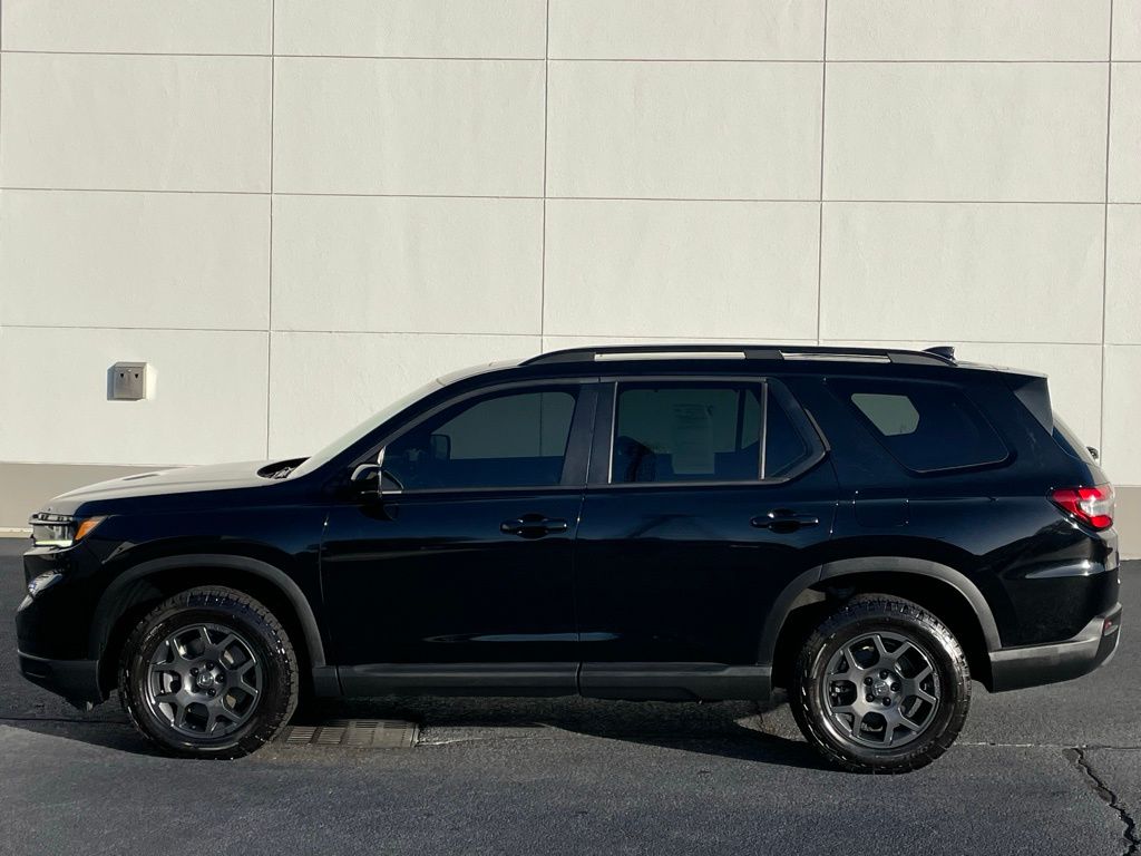 Thumbnail: 2023 Honda Pilot - 2