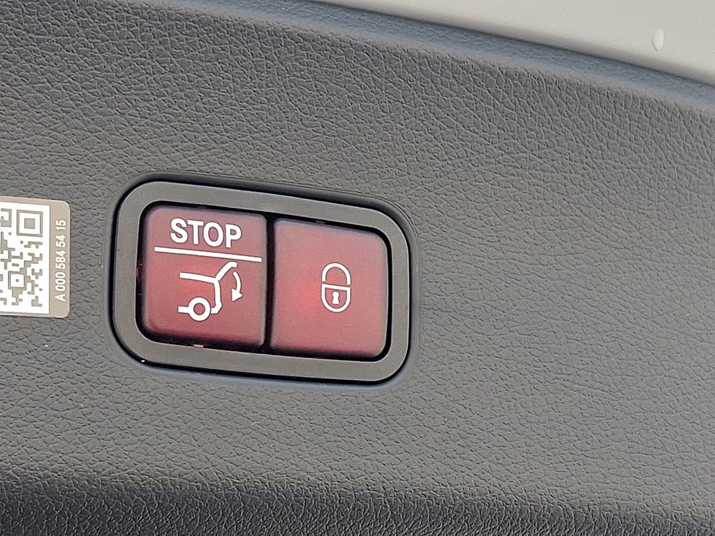 Thumbnail: 2025 Mercedes-Benz GLC - 30