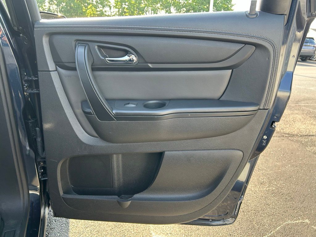 Thumbnail: 2016 Chevrolet Traverse - 24