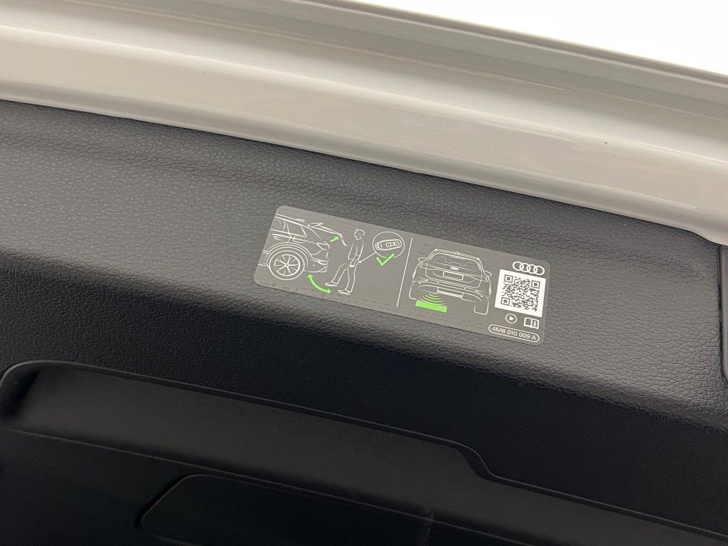 Thumbnail: 2025 Audi Q3 - 12