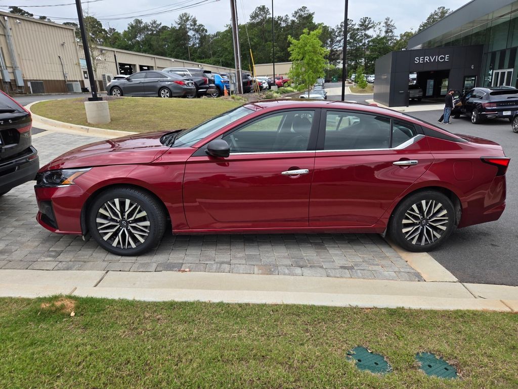 Used 2025 Red Nissan 2.5 SV image 2