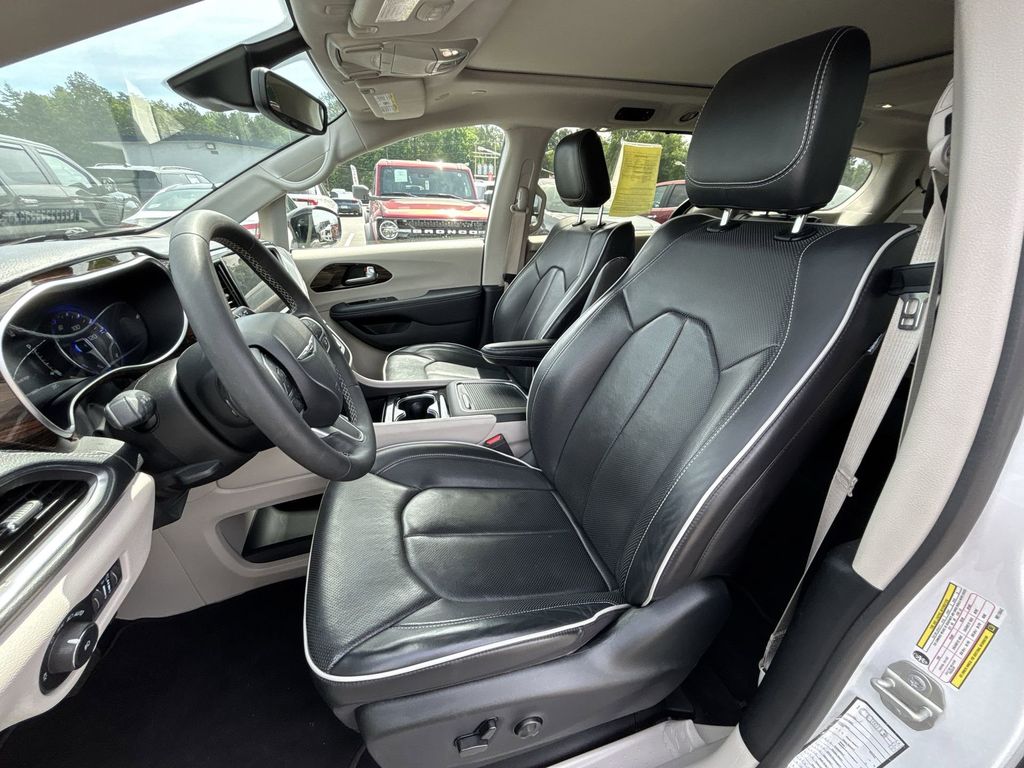 Used 2024 White Chrysler Limited image 13