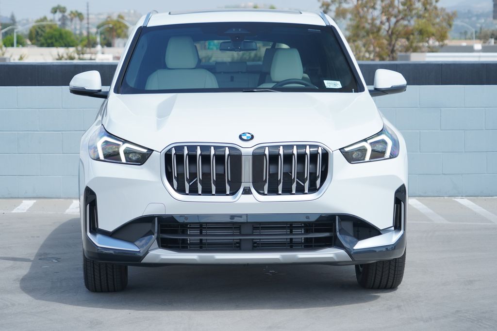 Thumbnail: 2027 BMW X1 - 2