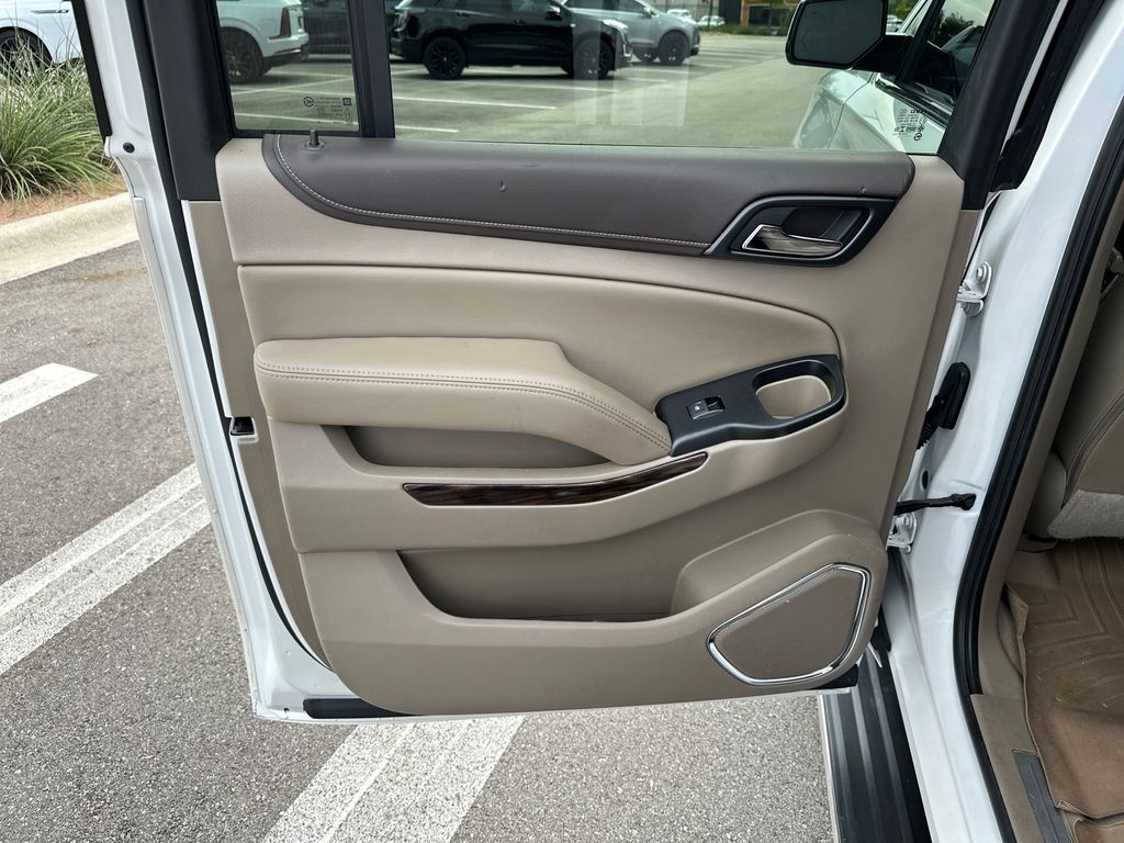 Used 2020 White GMC SLT image 32