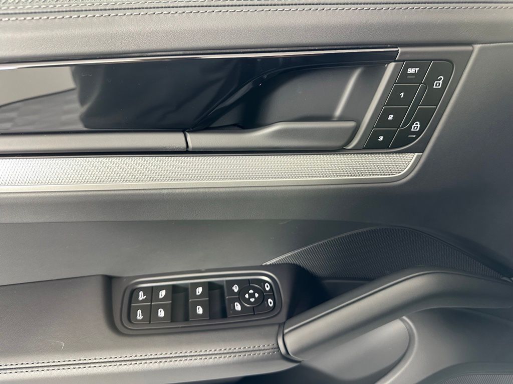 Thumbnail: 2026 Porsche Cayenne - 17