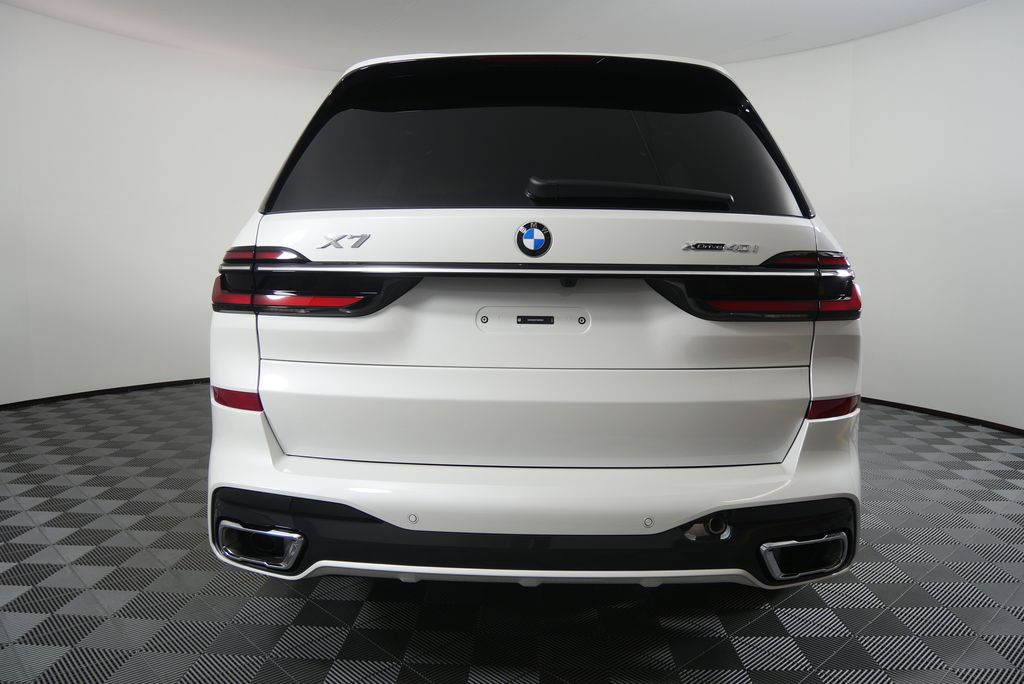 Thumbnail: 2026 BMW X7 - 4