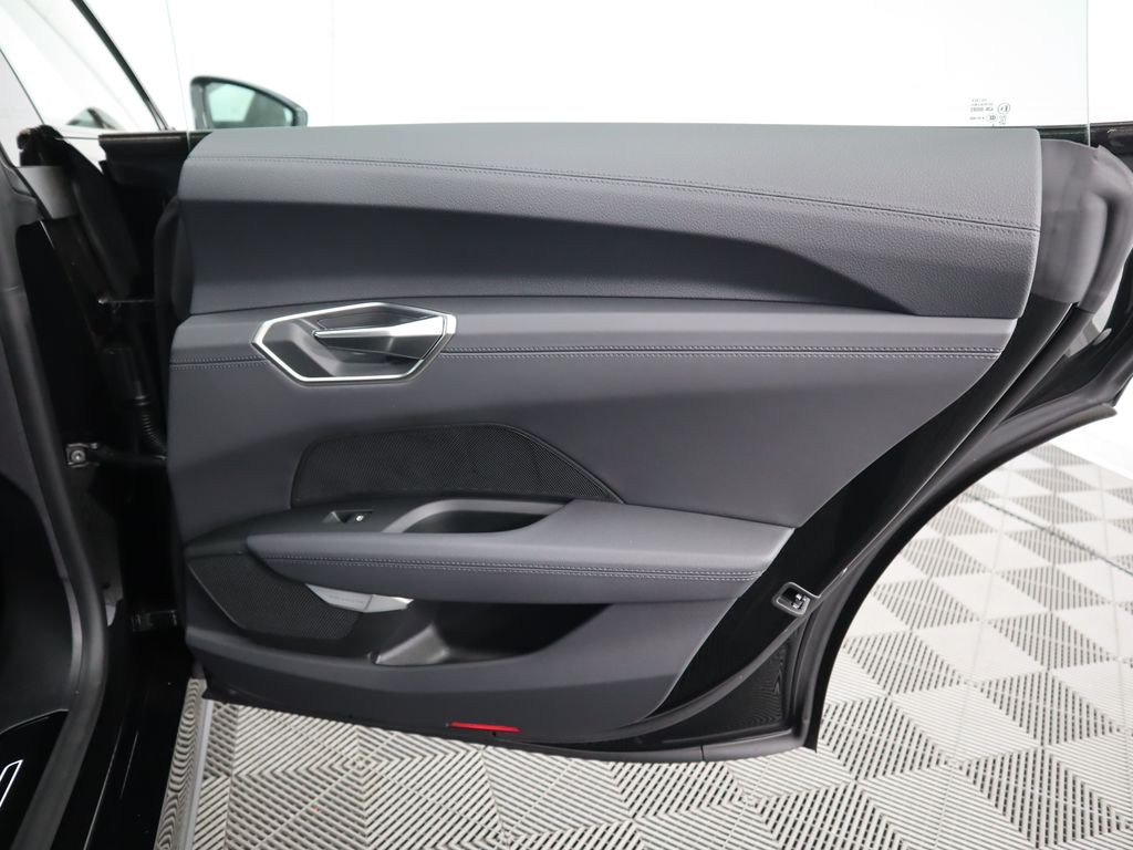 Thumbnail: 2025 Audi e-tron GT - 28