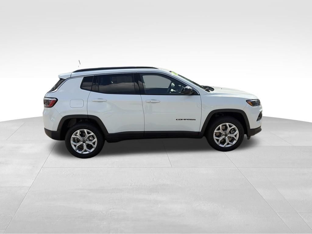 2026 Jeep Compass Latitude White at South Hills CDJR