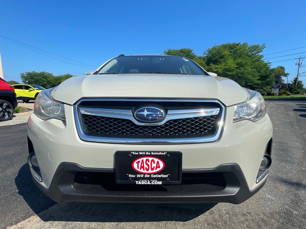Used 2017 Beige Subaru 2.0i Limited image 6