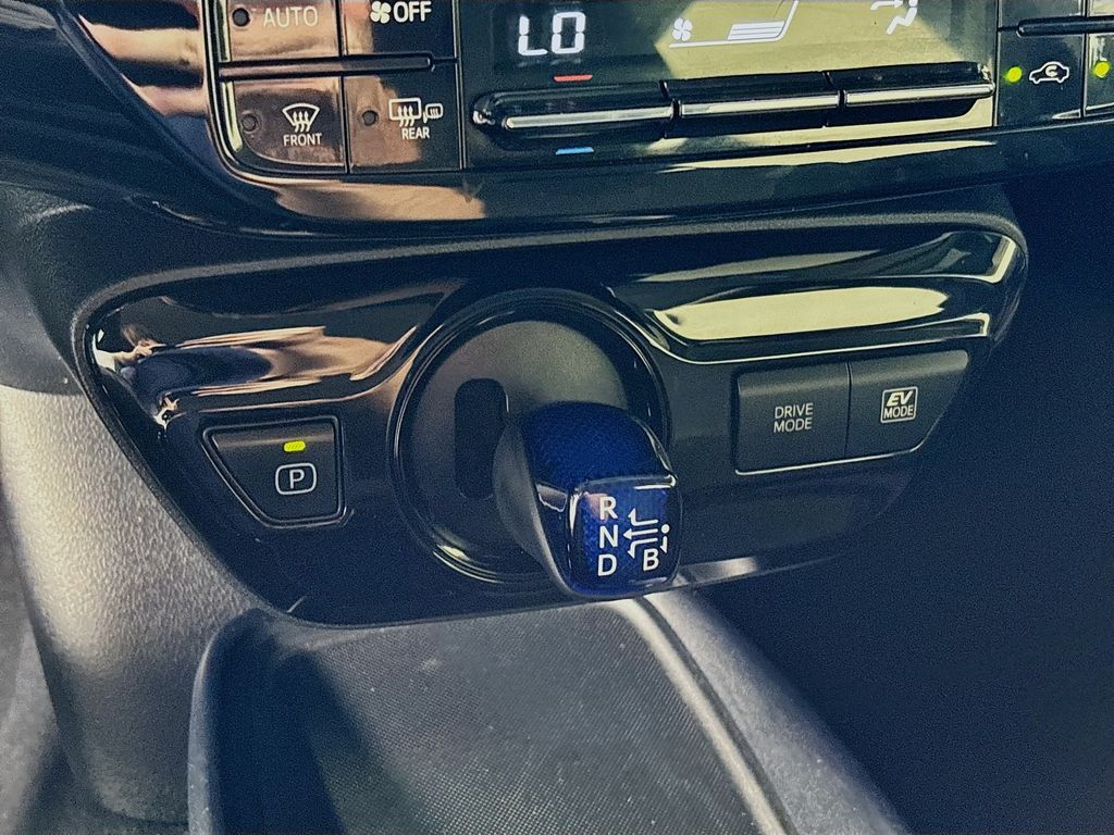 2021 Toyota Prius L
