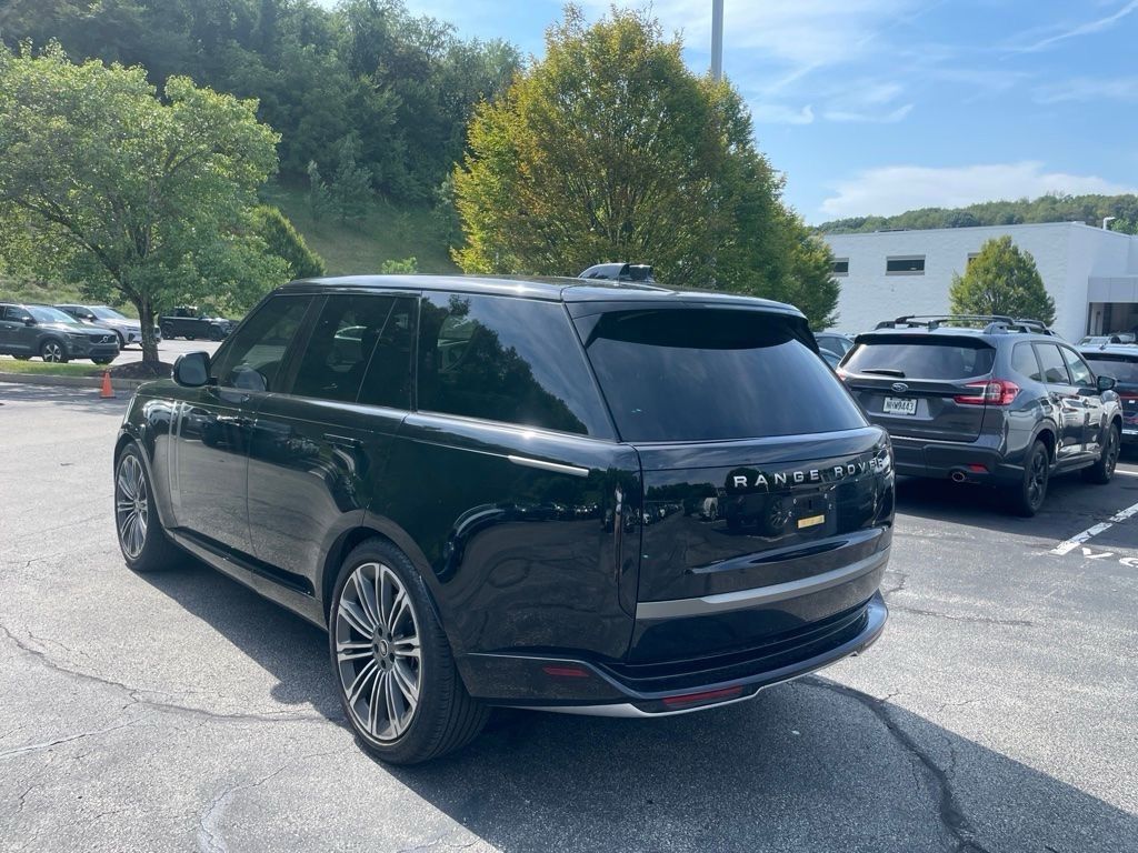 Certified Used 2025 Black Land Rover SE image 5