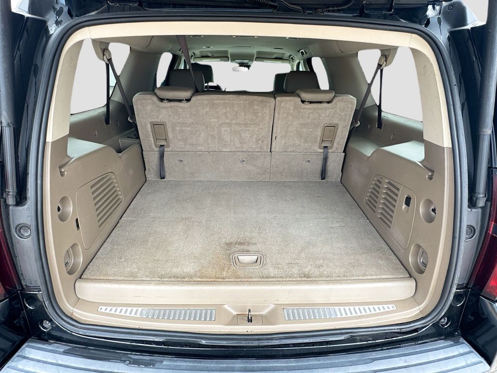 2019 Chevrolet Suburban LT - Photo 24