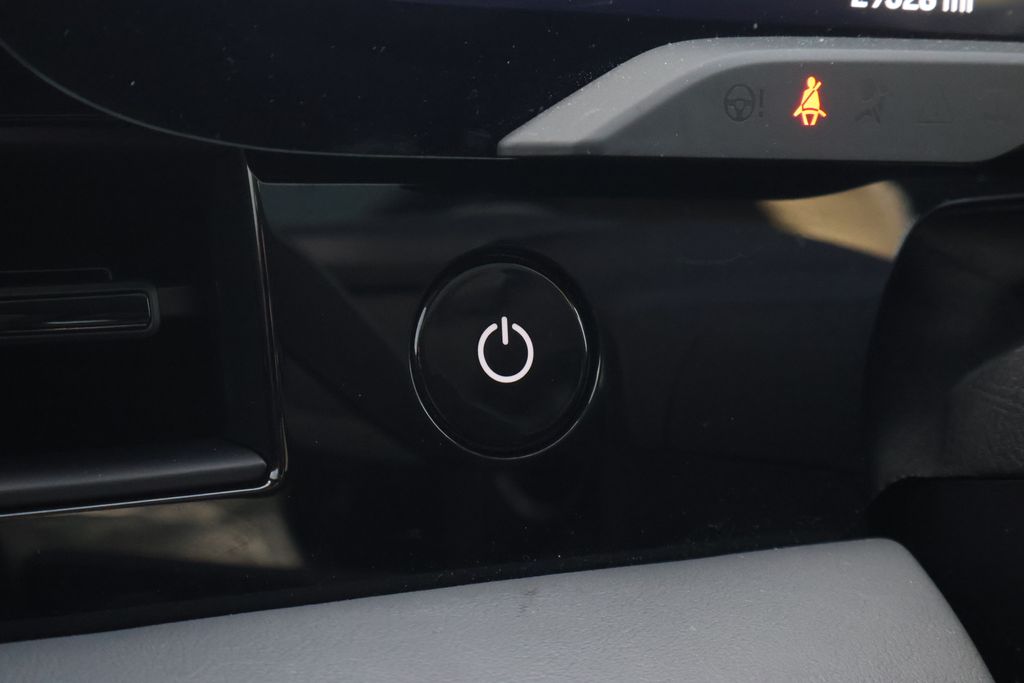 Thumbnail: 2022 Porsche Taycan - 32