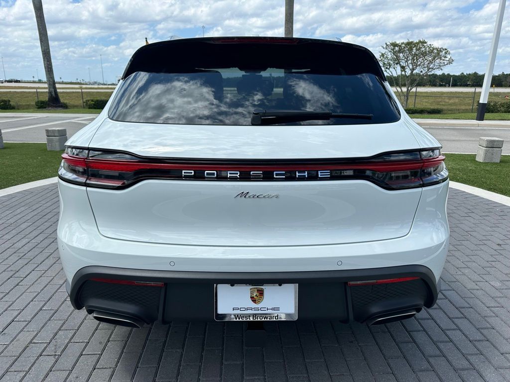 2024 Porsche Macan  4