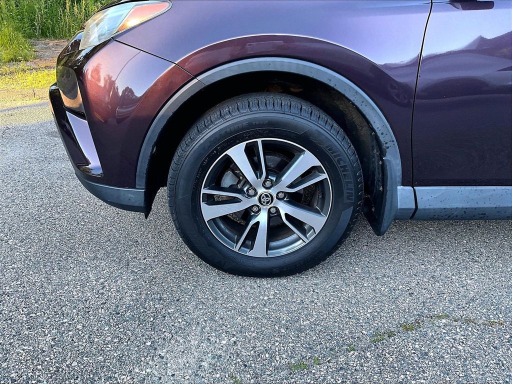 2017 Toyota RAV4 — photo 7