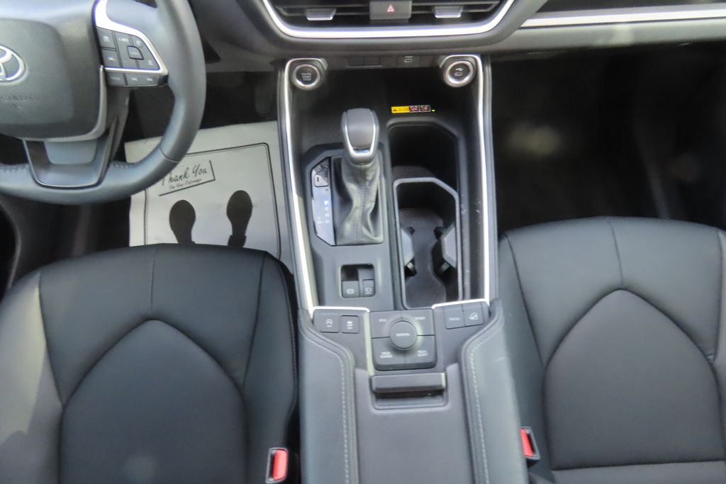 Thumbnail: 2024 Toyota Grand Highlander - 16