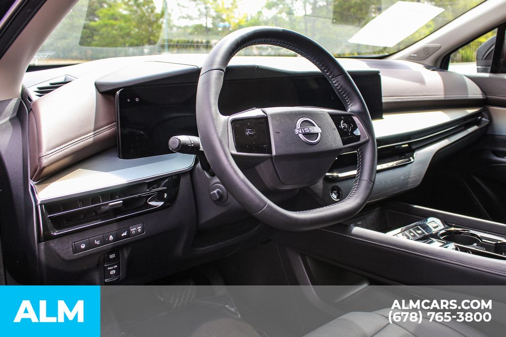 Used 2025 Black Nissan Platinum image 24