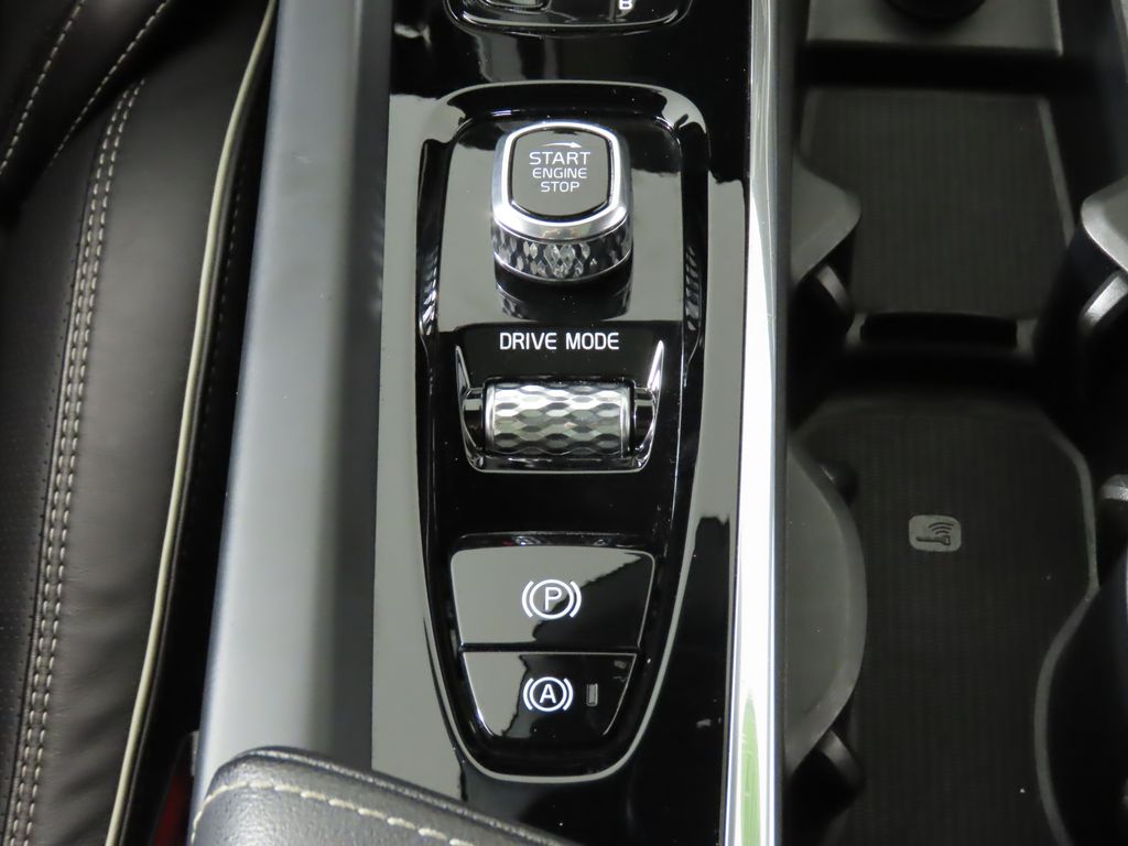 Thumbnail: 2019 Volvo XC60 - 24