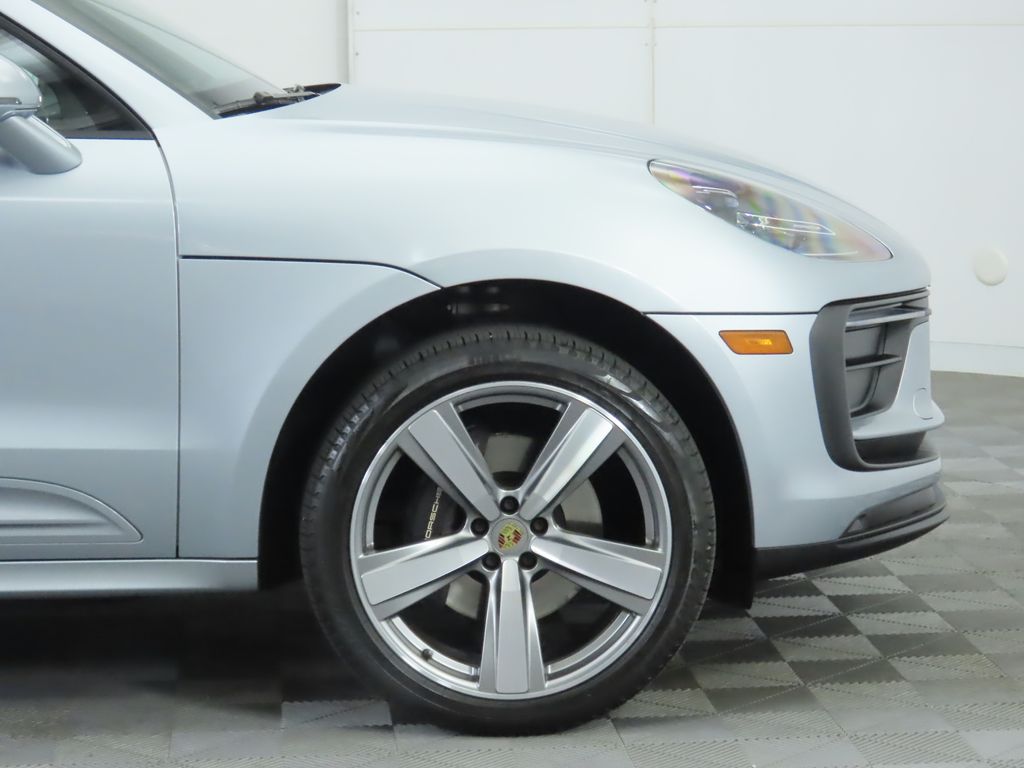 Thumbnail: 2024 Porsche Macan - 11