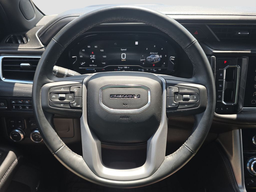 Used 2023  GMC Denali image 9