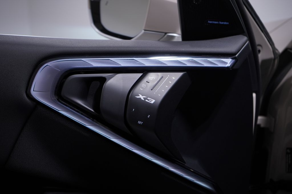 Thumbnail: 2025 BMW X3 - 16