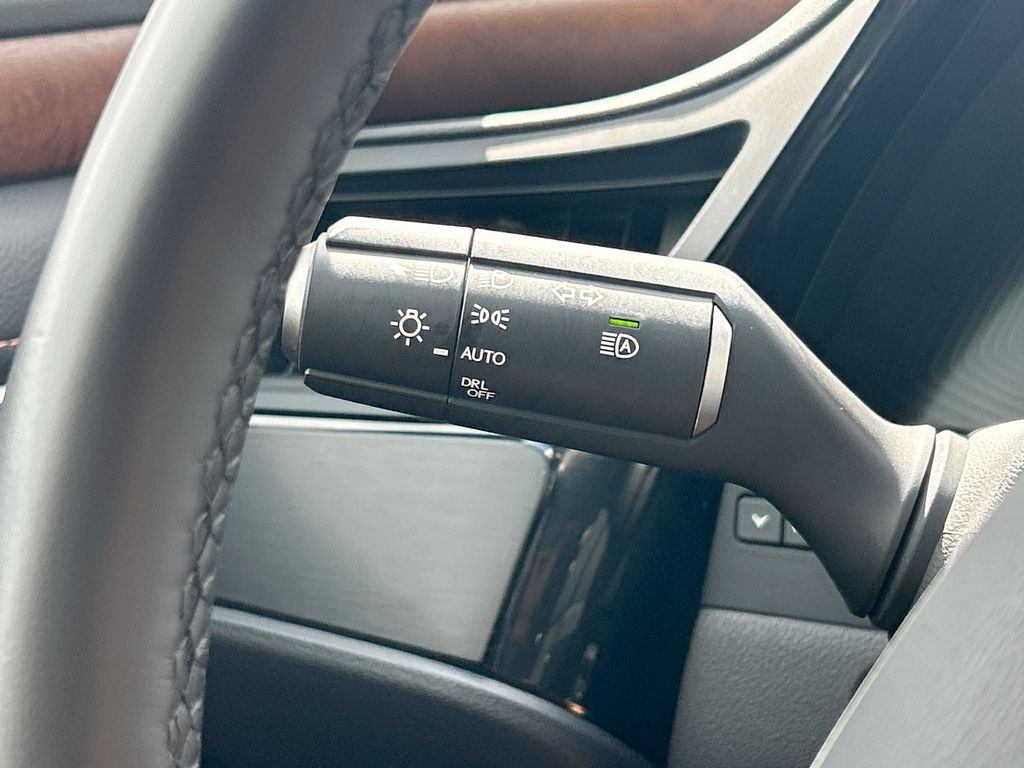 Thumbnail: 2025 Lexus ES - 26