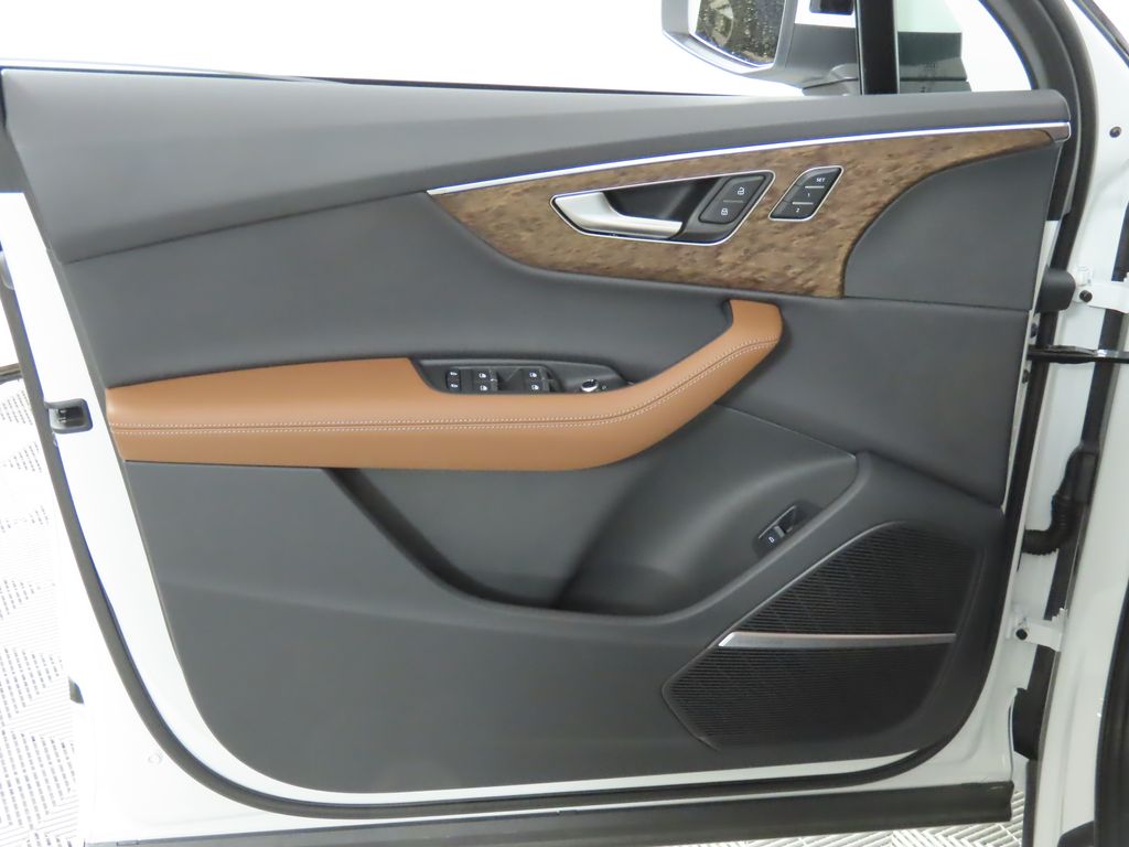 Thumbnail: 2025 Audi Q7 - 27