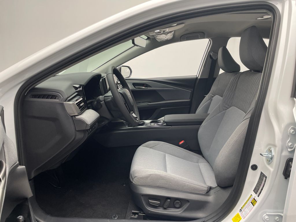 2025 Toyota Camry LE 12