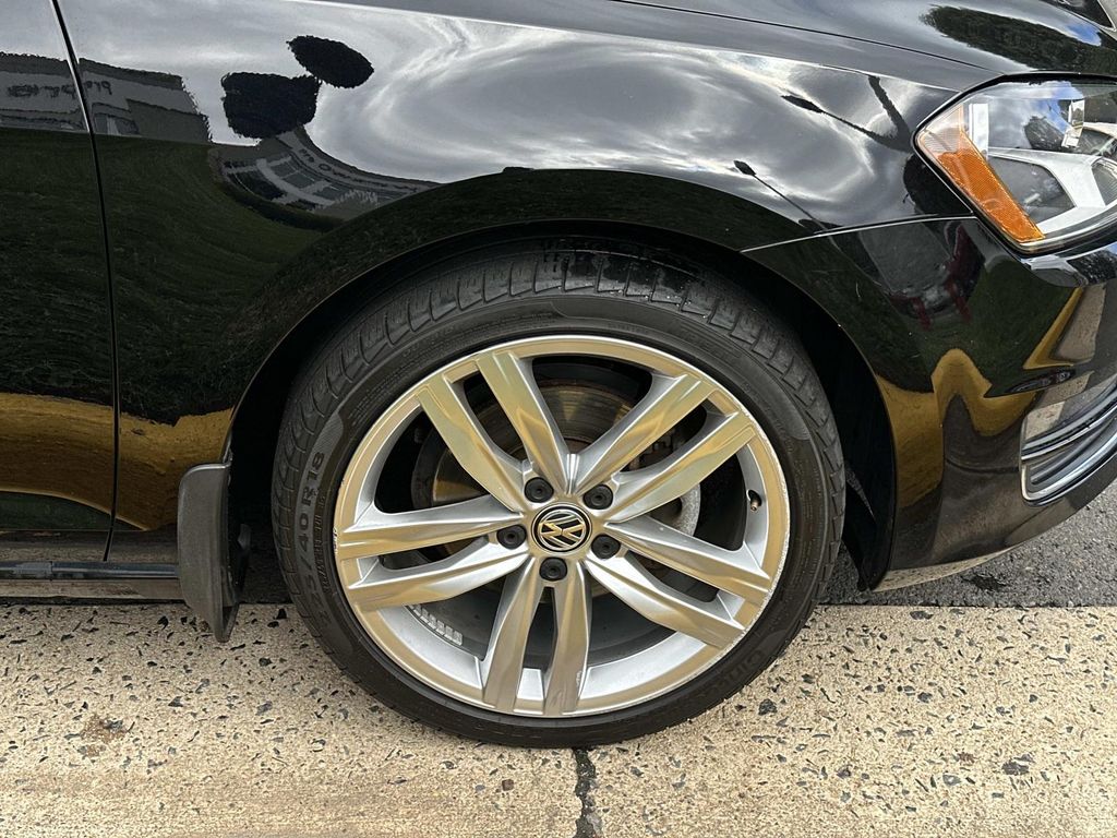 Thumbnail: 2015 Volkswagen Golf - 17