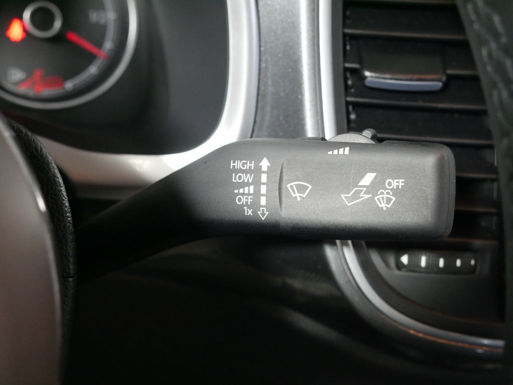 Thumbnail: 2019 Volkswagen Beetle - 11