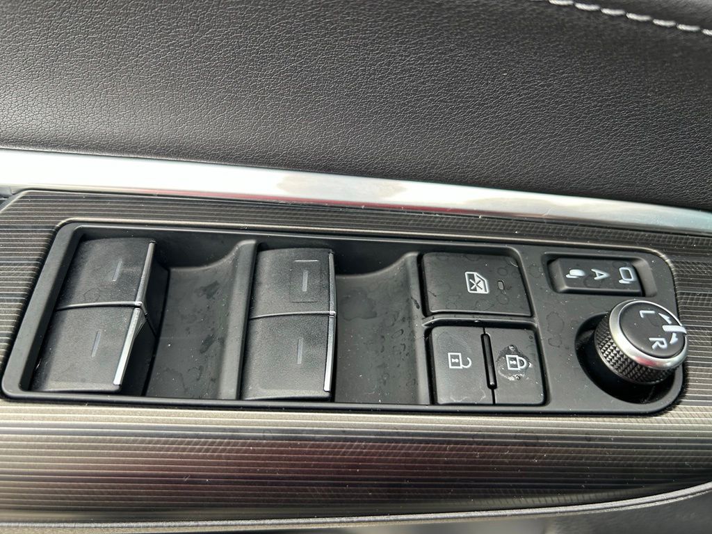 Thumbnail: 2024 Toyota Venza - 18