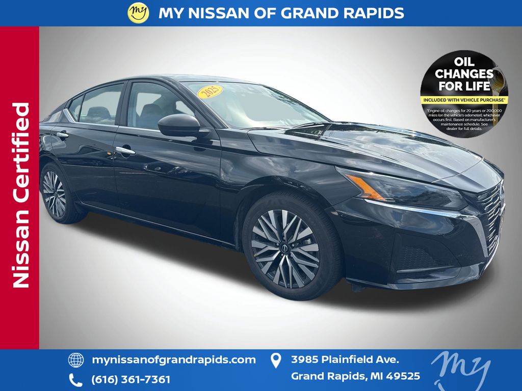 Super Black Clearcoat 2025 Nissan Altima 2.5 SV FWD Sedan Front-Wheel Drive Continuously Variable Transmission