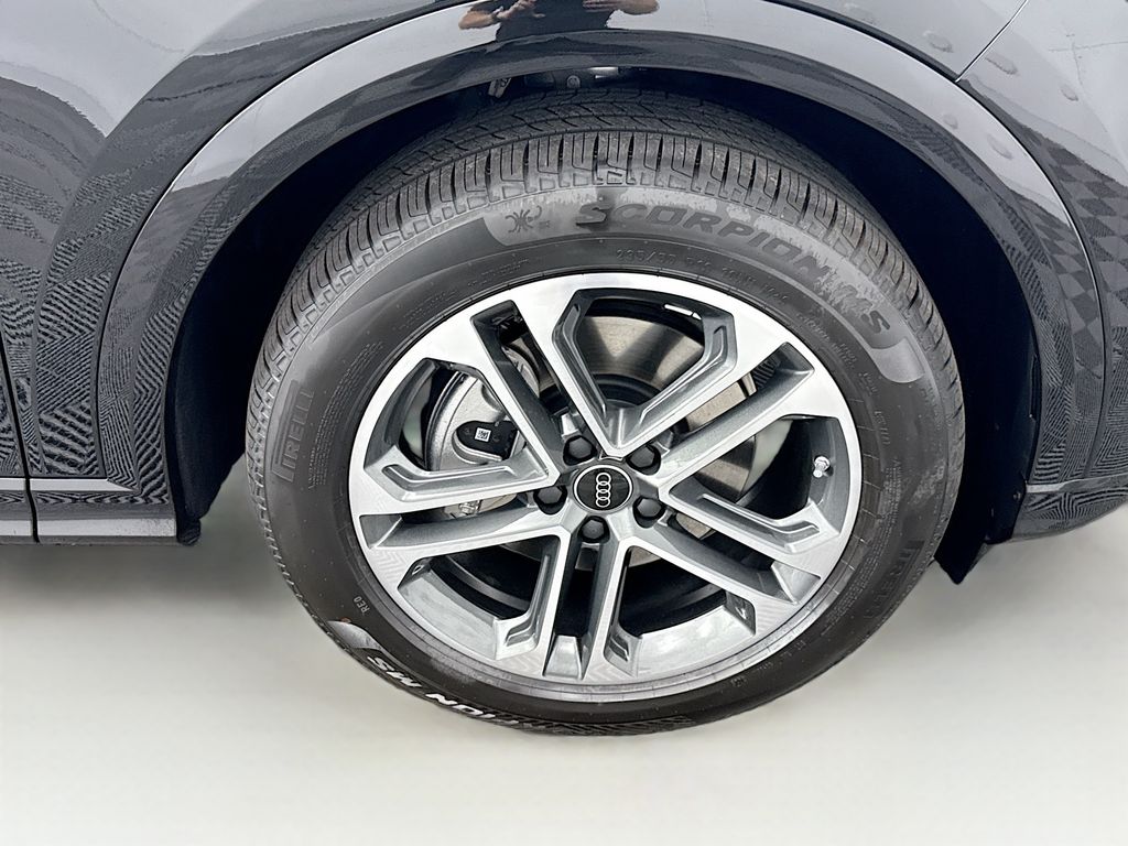 Thumbnail: 2025 Audi Q5 - 31