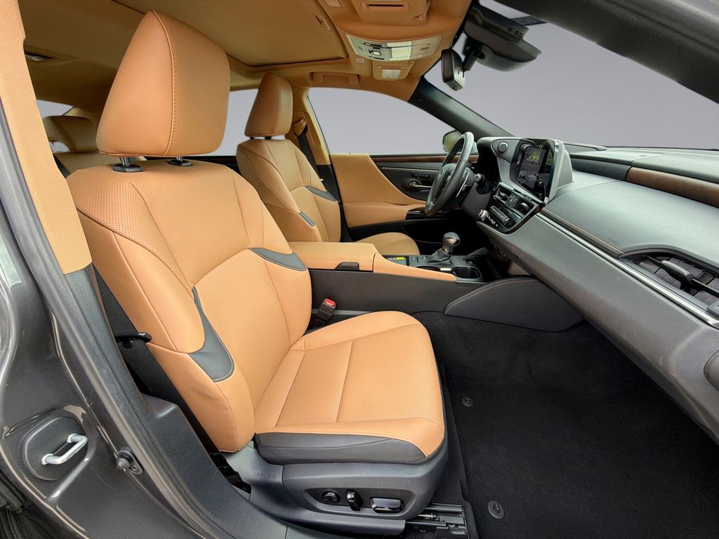 Thumbnail: 2024 Lexus ES - 16