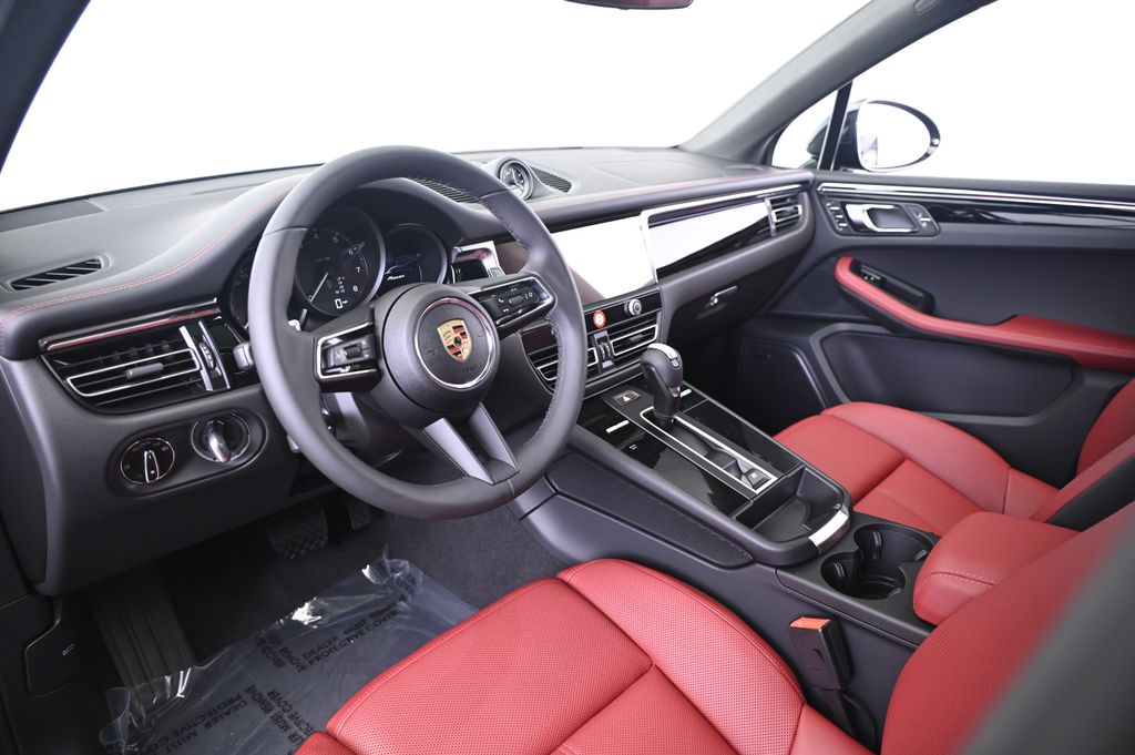 Thumbnail: 2025 Porsche Macan - 4
