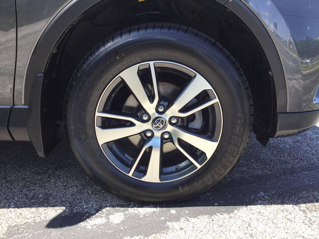 Thumbnail: 2018 Toyota RAV4 - 12