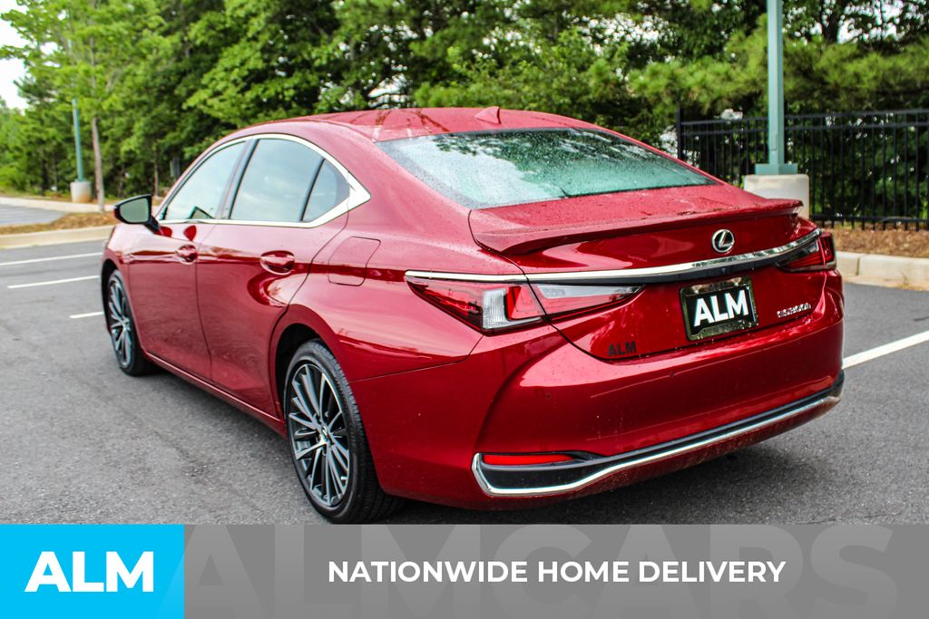 Used 2025 Red Lexus 300h image 5