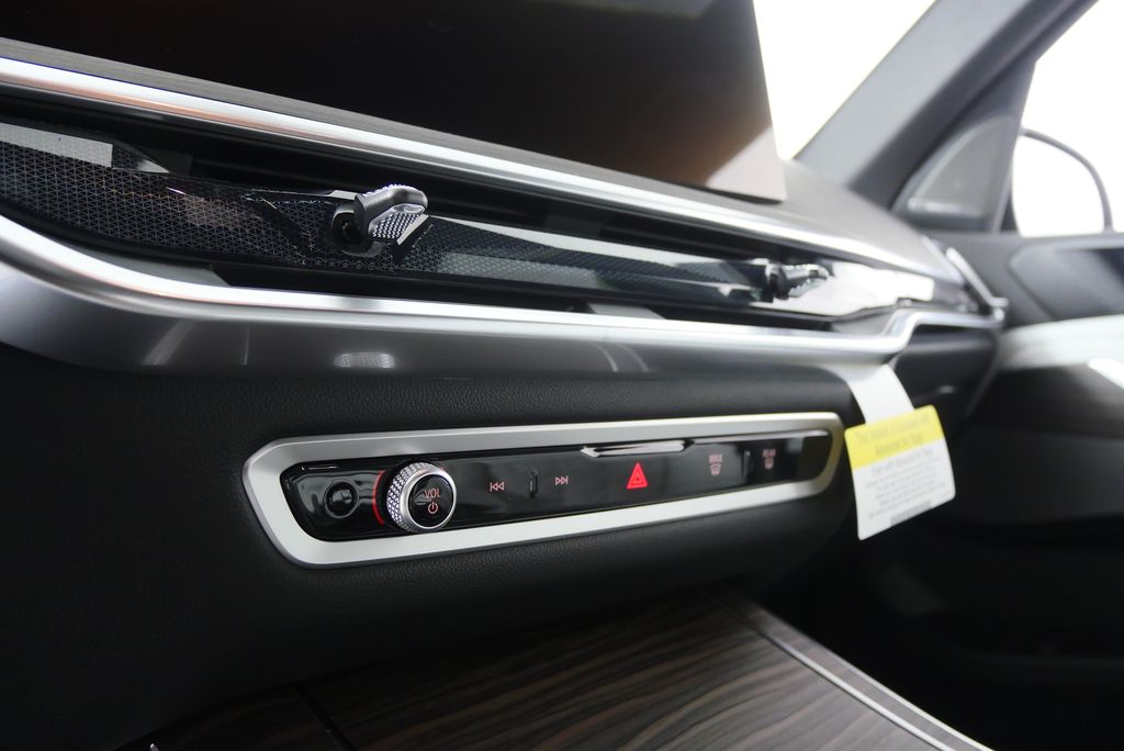 Thumbnail: 2026 BMW X5 - 18