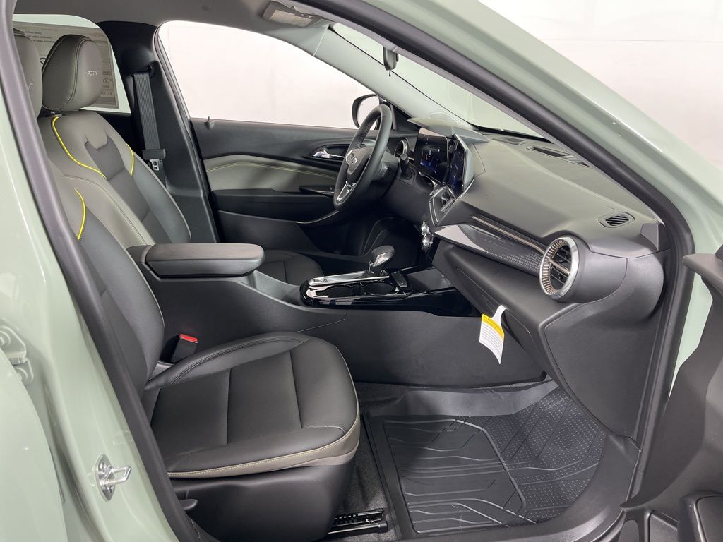 Thumbnail: 2025 Chevrolet Trax - 8